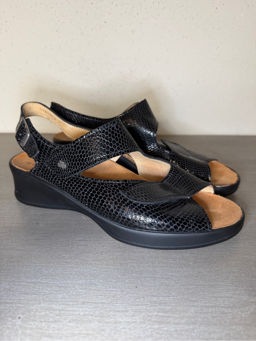 Finn Comfort Djerba Sandals Slingback Buckle Black Snake Print Womens Size 7.5